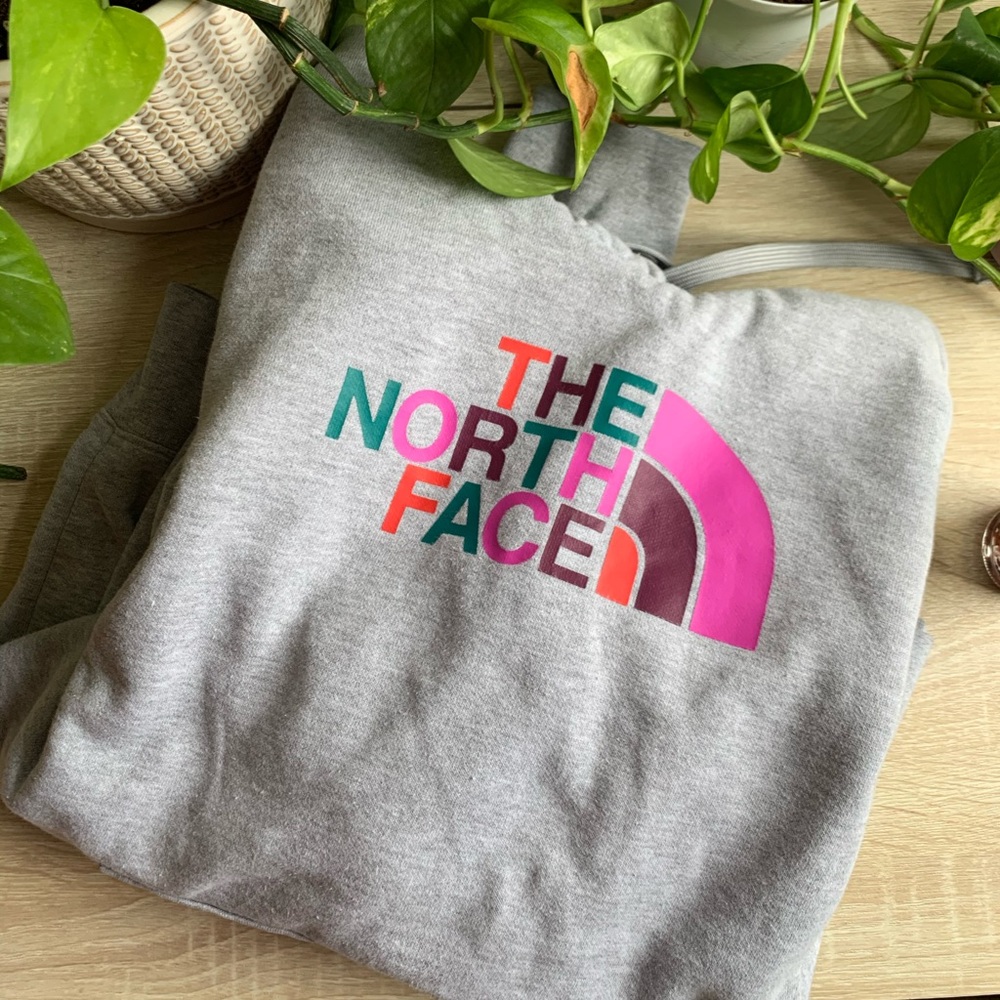 North Face Hoodie 🌻